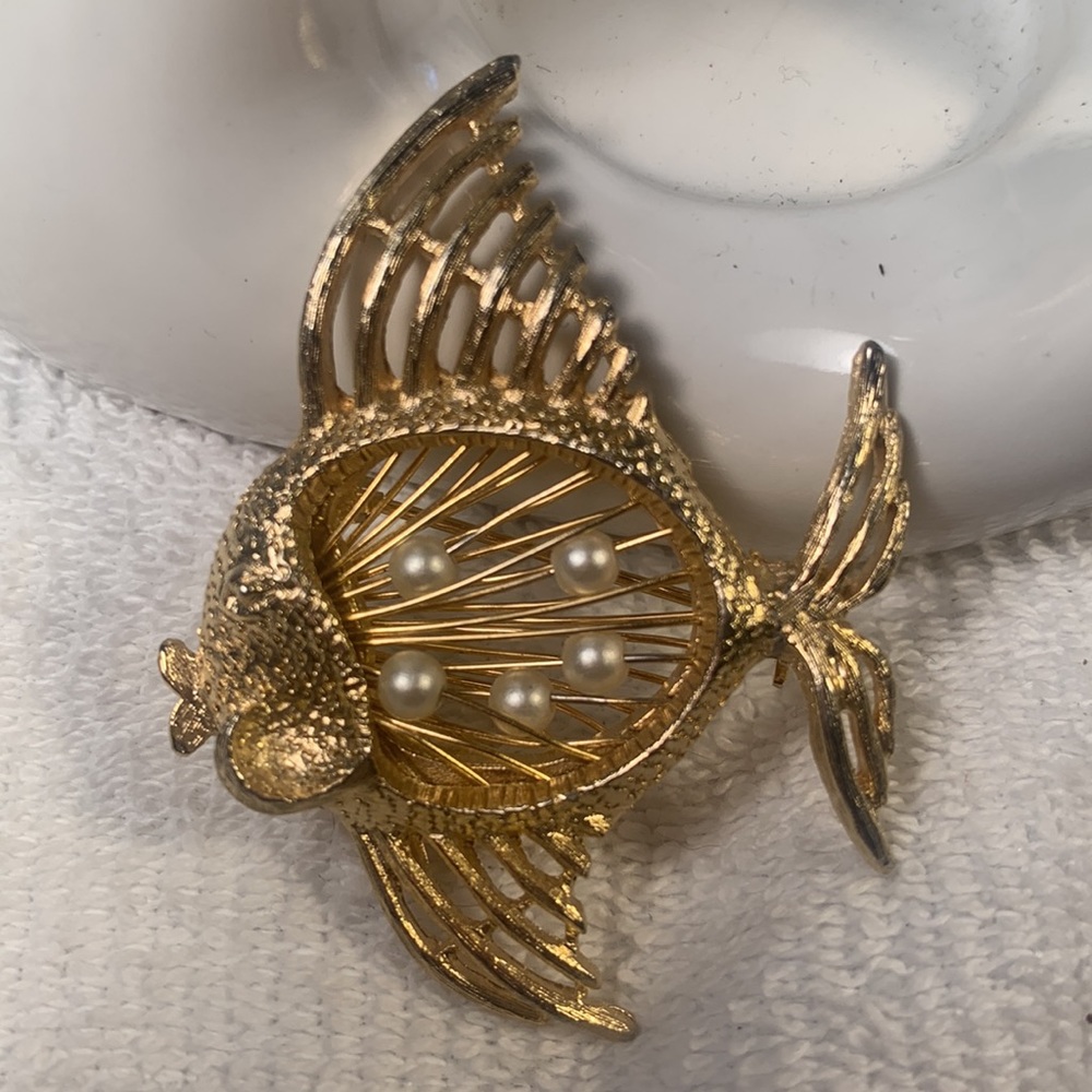 Vintage Gold Toned and Pearl Spinerette Unique Fish Brooch